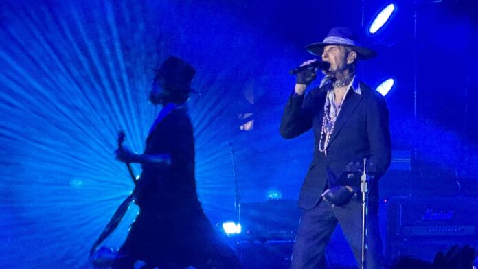 Video: Concierto de Jane's Addiction terminó abruptamente tras pelea de Perry Farrell con su guitarrista