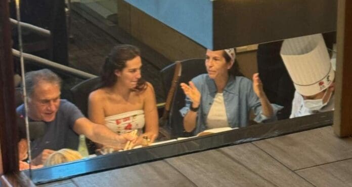 Captan a Miguel Ángel Yunes Linares descansando en Acapulco tras votar a favor de reformas de AMLO. El llamado 