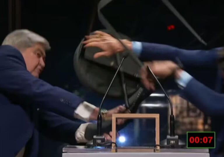Video: Candidato lanza una silla a su rival en pleno debate por la Alcaldía de Sao Paulo en Brasil