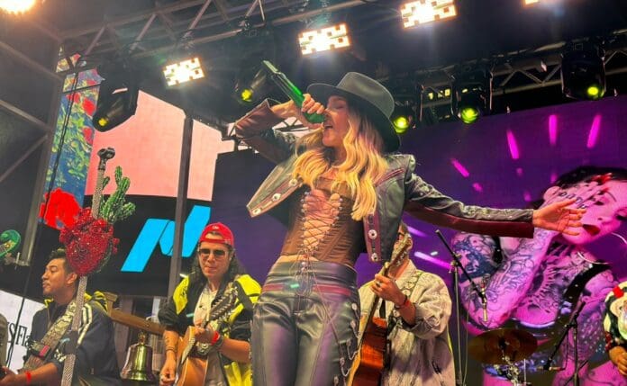 Belinda responde a críticas por dar el Grito en Times Square