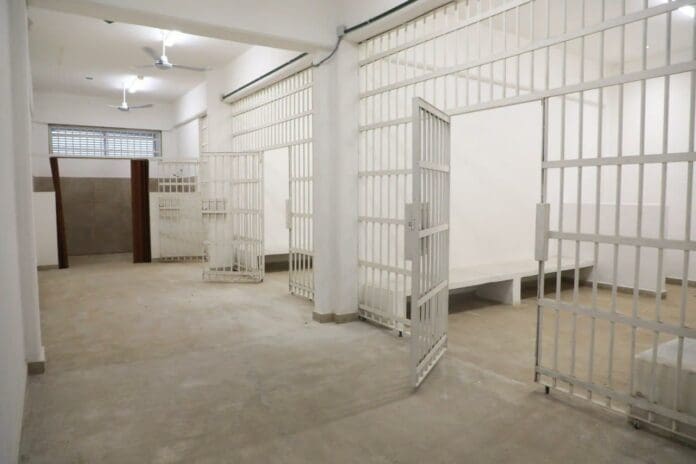 Muere hombre detenido en celdas preventivas de Playa del Carmen