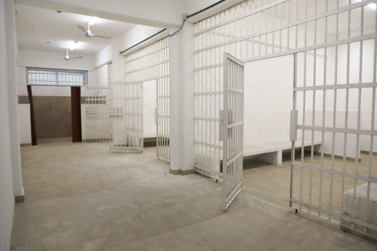 Muere hombre detenido en celdas preventivas de Playa del Carmen