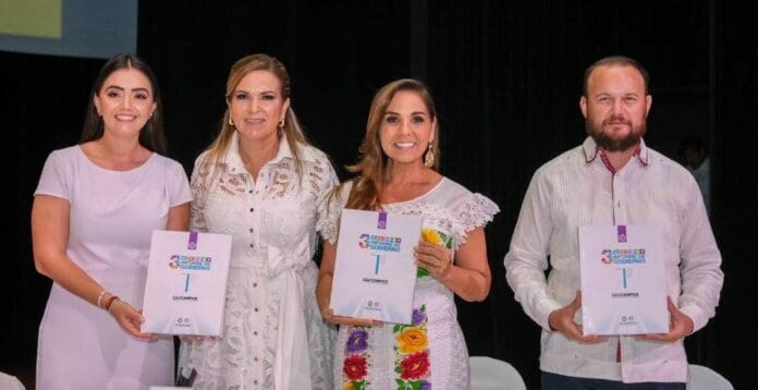 Acude Mara Lezama a Playa del Carmen para el último informe de la presidenta municpal de Solidaridad, Lili Campos.