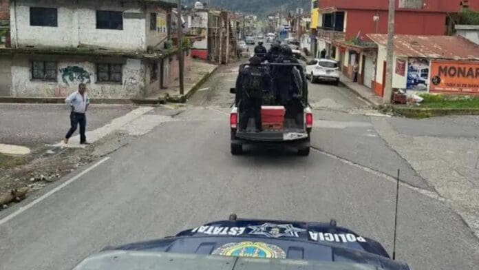 Comando armado arremete contra vecinos en Veracruz; hay un muerto y un herido