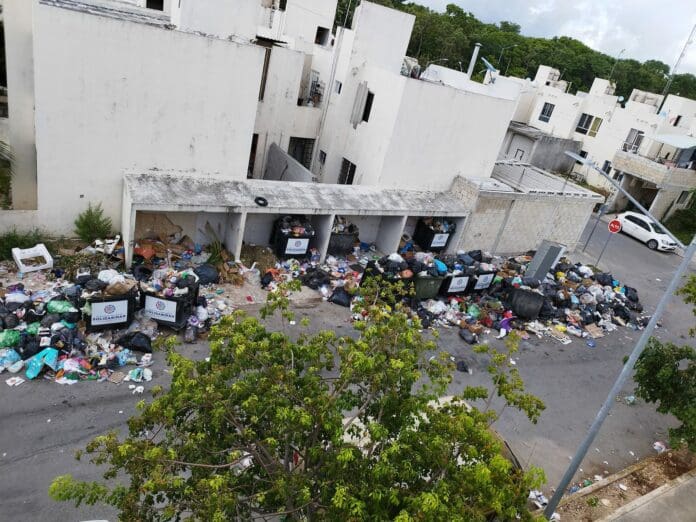 Villas del Sol colapsa por falta de recoja de basura; ciudadanos comparan a Playa del Carmen con Sierra Leona en África