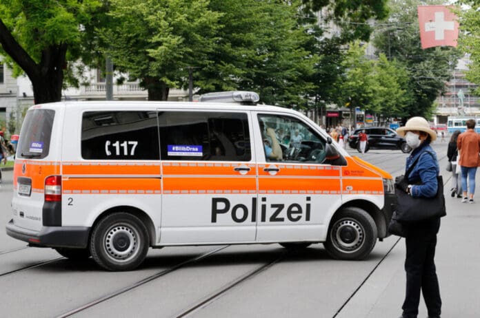 Denuncian que una pareja sádica mantenía en esclavitud a dos jóvenes en su casa en Suiza