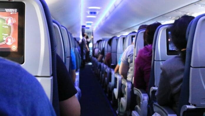 Pasajeros terminan con hemorragias en oídos y nariz por fallas en pleno vuelo en EEUU