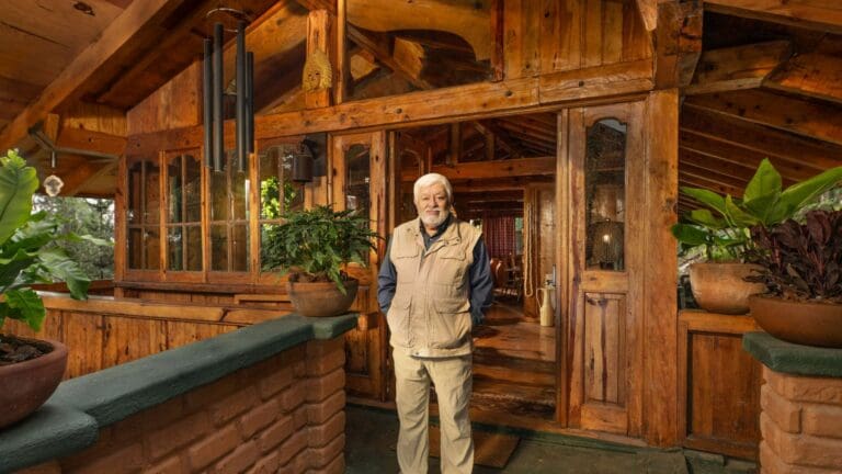 Anuncia Jaime Maussan la renta de su casa para Airbnb; promete “experiencias fuera de este mundo”