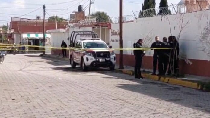 Reportan balacera al interior de una primaria en Puebla; hay un muerto y un herido