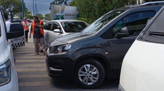 Denuncia vocera de Uber en Cancún que procederá legalmente contra Asur, piratas y Guardia Nacional, quienes quisieron emboscarla.