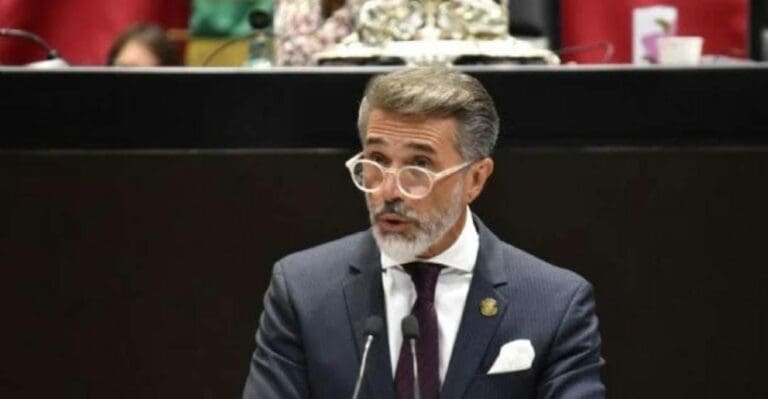 Video: Se burlan de Sergio Mayer por no poder pronunciar “adscripción” en la Cámara de Diputados