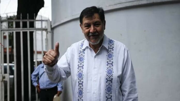 Video: Fernández Noroña denuncia intento de robo en el AICM