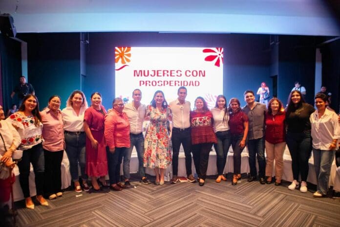 Cientos de mujeres reciben al senador Eugenio Segura en el foro “Diálogos por la prosperidad de las mujeres de Solidaridad”