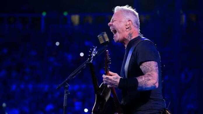 Video: Metallica rinde tributo a México tocando 
