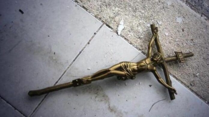 Hombres armados irrumpen en templo cristiano y matan a un pastor en Monterrey