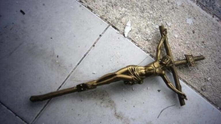 Hombres armados irrumpen en templo cristiano y matan a un pastor en Monterrey