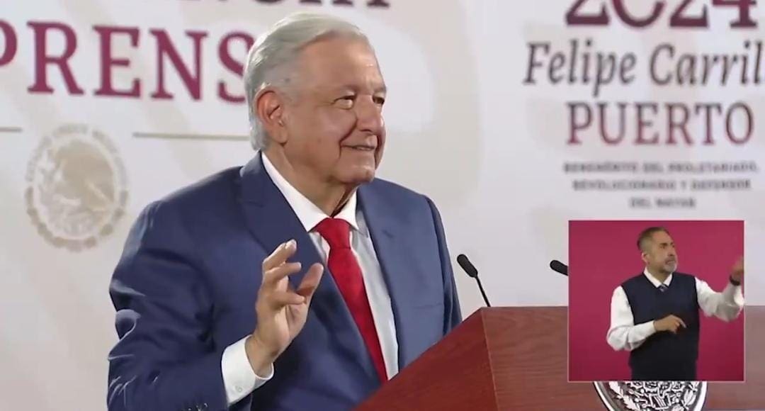 Video: "Jugué beisbol, la pude haber cachado", dice AMLO sobre botella que le arrojaron en Veracruz