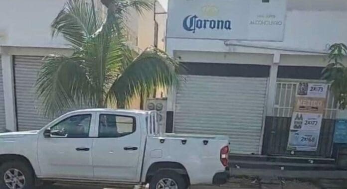 Un expendio de cerveza fue atacado a balazos este lunes en Playa del Carmen. El negocio de nombre 