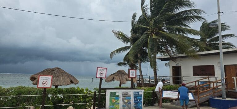 Tormenta tropical “Helene” se ubica a 320 km de Quintana Roo; el ojo no pasaría por el estado