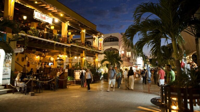 Pequeños hoteleros piden retomar proyecto de Barrio Mágico en Playa del Carmen