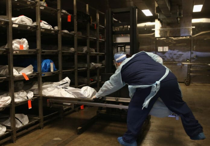 Revelan que hay 72 mil 100 cuerpos sin identificar en las morgues de México