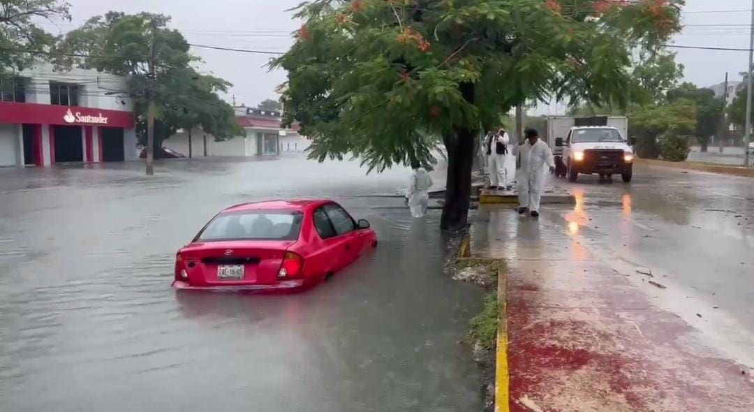 Video: "Helene" se convierte en huracán categoría 1 frente a costas de Quintana Roo