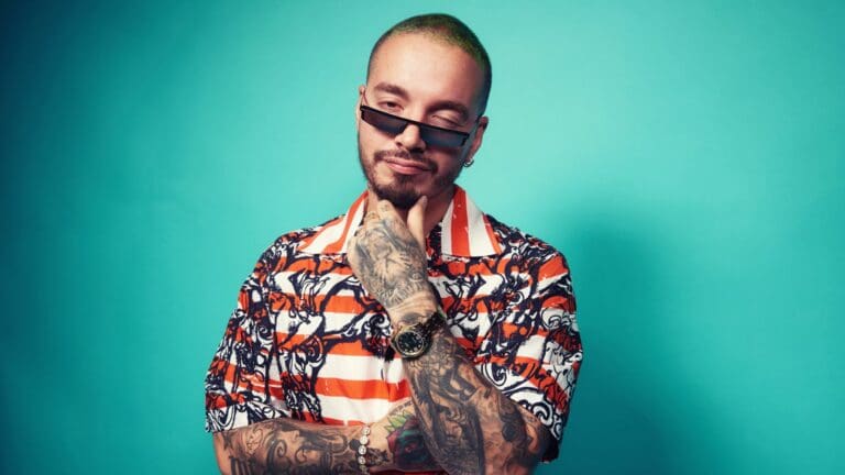 J Balvin se tatuó el rostro de una mujer y no sabe quién es; ahora la busca