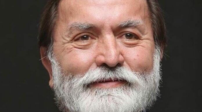 Critican al productor de televisión Epigmenio Ibarra por decir a reportera que no la han gaseado lo suficiente.