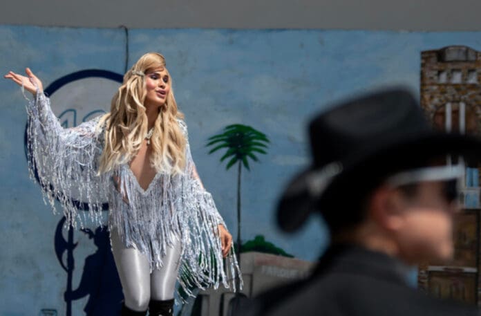 Drag queens protestaron por prohibición de espectáculos en Nuevo León