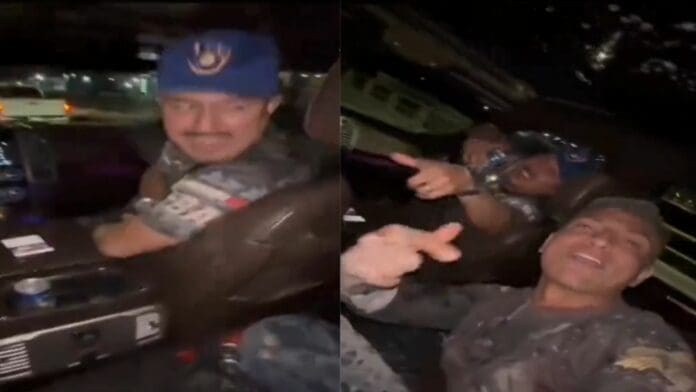 Denuncian a presuntos policías de Torreón por grabarse bebiendo alcohol y cantando narcocorridos