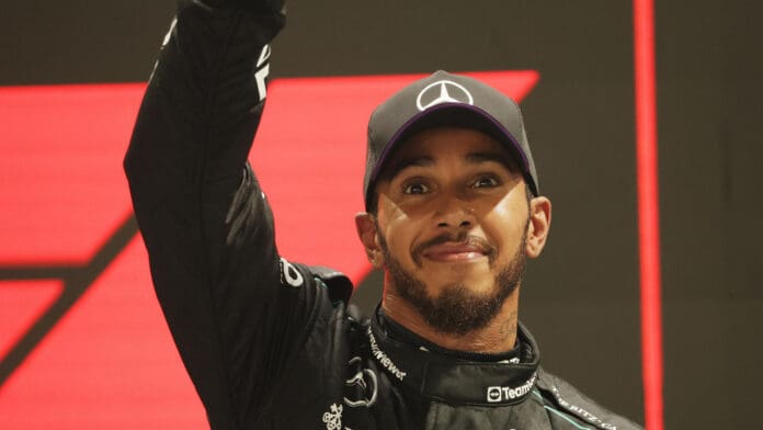 Revela Lewis Hamilton que sufre problemas mentales desde niño