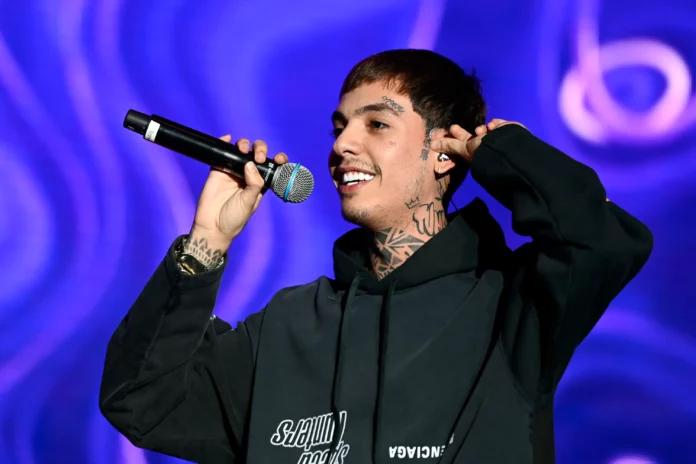 Multan a Natanael Cano con un millón de pesos por interpretar canciones con apología del delito en Chihuahua