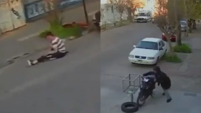 VIDEO: Se lanza de un balcón para que no le roben su motocicleta y se fractura la cadera