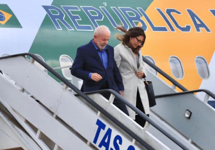 Reportan falla técnica del avión en el que regresaba Lula a Brasil desde CDMX