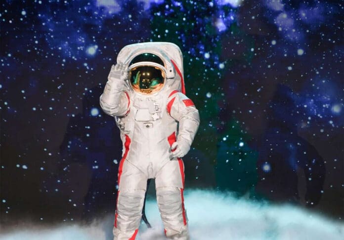 Video: China presentó el traje espacial que usarán sus astronautas para llegar a la Luna