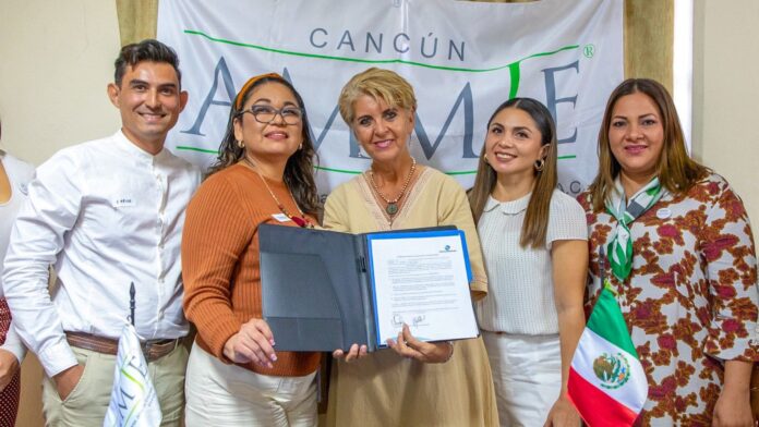 Aguakan y AMMJE firman alianza de apoyo comercial para sus agremiadas en Cancún