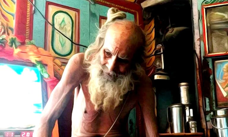 Video: Rescatan a anciano de más de 110 años de una cueva donde vivía en la India