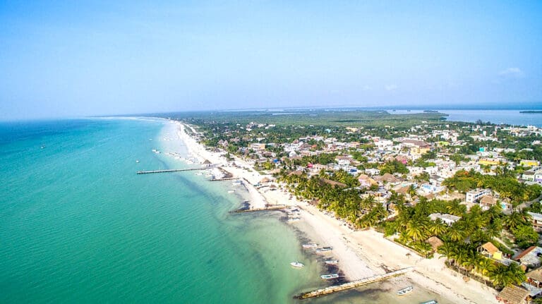 Reconocen a Holbox como una de las cinco mejores islas de América del Norte