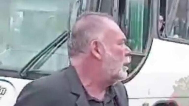 Video: Actor Jesús Ochoa tira celular a ciudadano que lo llamó “traidor a la patria” por apoyar a la 4T