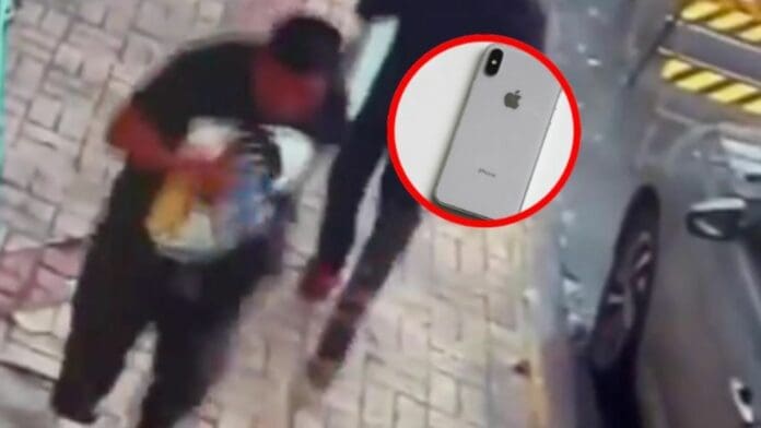 Video: Hombre ingresa a iglesia y se roba un celular; al salir se persigna
