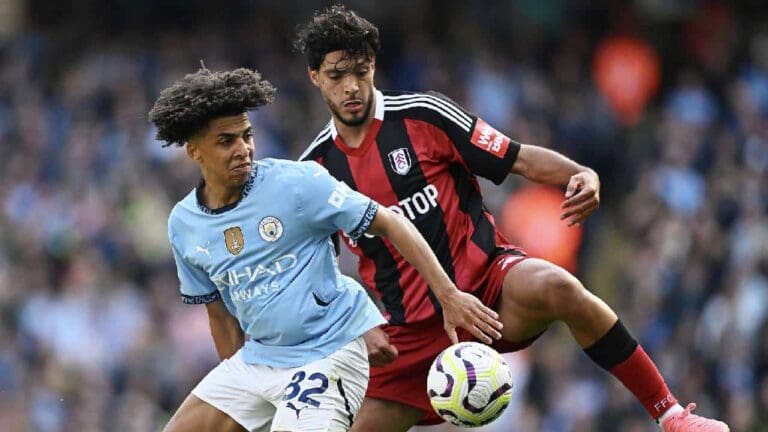 Video: Mexicano Raúl Jiménez se luce con espectacular asistencia ante el Manchester City