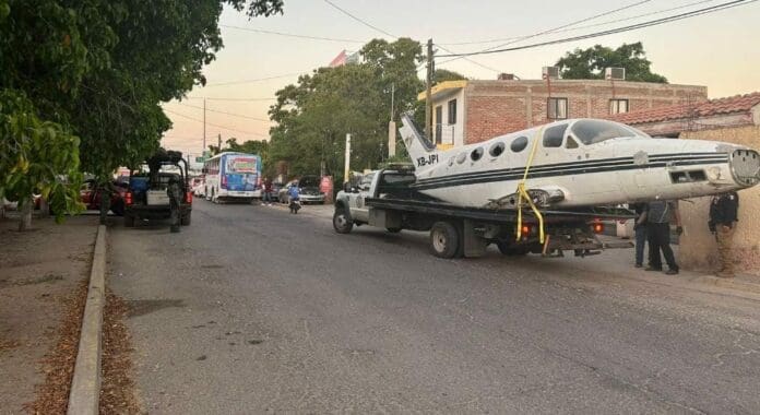 Rescatan a un sujeto originario de Monterrey; fue llevado a Sinaloa para elaborar fentanilo y armar un avión.