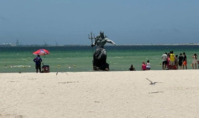 Se suspenden las actividades en Yucatán y se evacuarán puertos debido al huracán "Milton". También habrá ley seca.