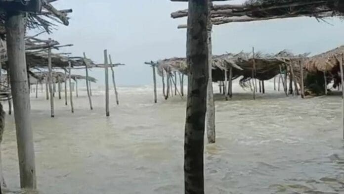 Mar de Celestún se desborda mientras el huracán Milton, aún en categoría 5, se aproxima a Yucatán