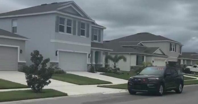Si se quedan en sus casas podrían morir, dicen policías a los residentes de Florida por la llegada de 