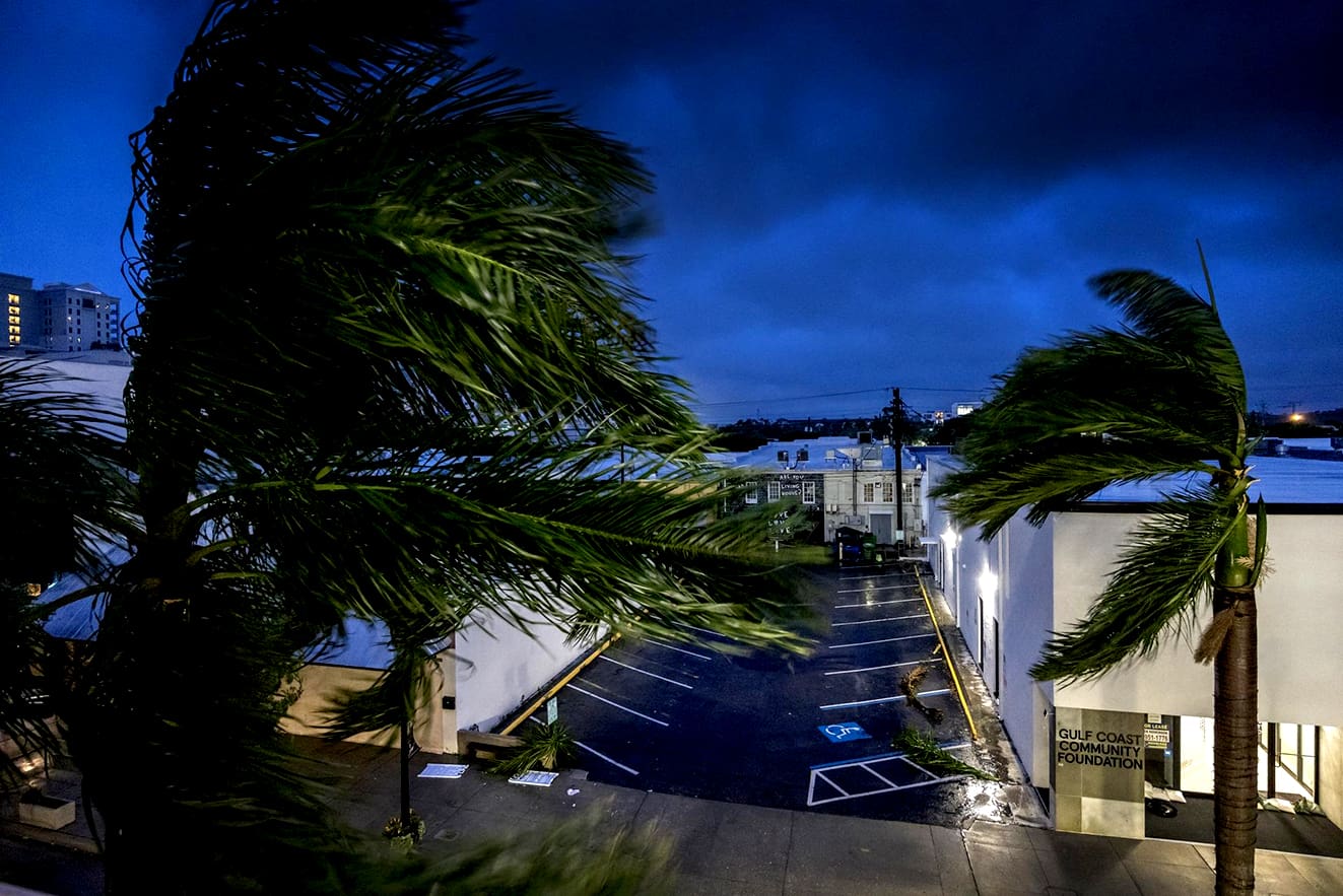 Video: Toca tierra Milton en Florida; deja a un millón de residentes sin luz