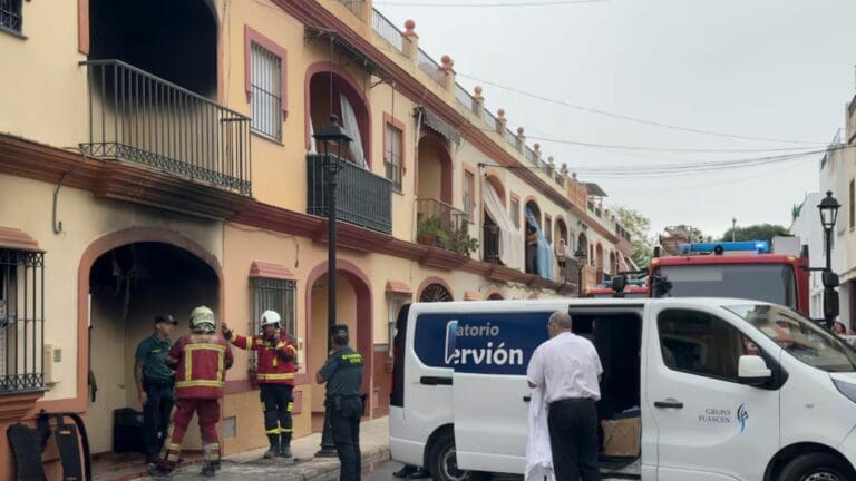 Incendio provocado por explosión de celular acaba con la vida de una familia en España