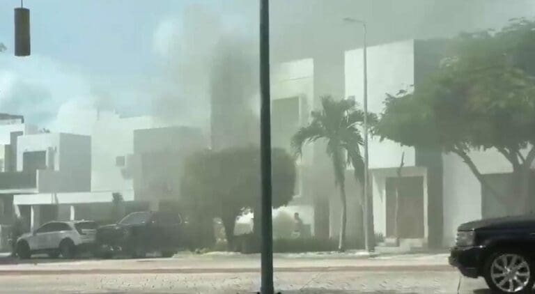Fallece una persona y dos más resultaron lesionadas tras explosión en Cumbres en Cancún
