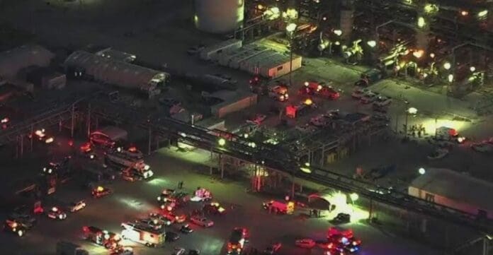 Confirma Pemex dos fallecidos y 13 hospitalizados tras la fuga de gas en Deer Park, en Texas. Ya investigan la causa.