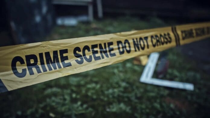 Mujer asesina a sus padres y vive durante cuatro años con sus cadáveres en casa